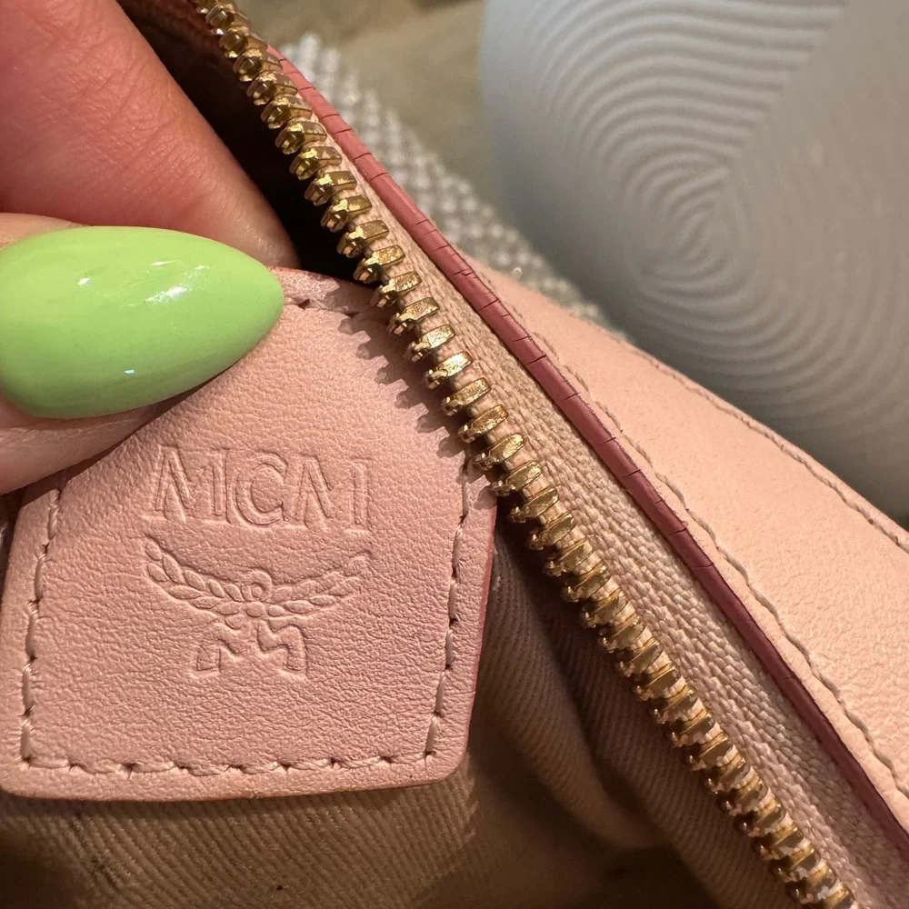 Chic Pink Crossbody Bag with Chain Detail - Picture 5 of 13